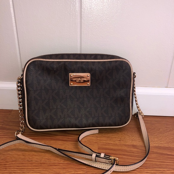 ❌SOLD❌Michael Kors Crossbody - Picture 1 of 5